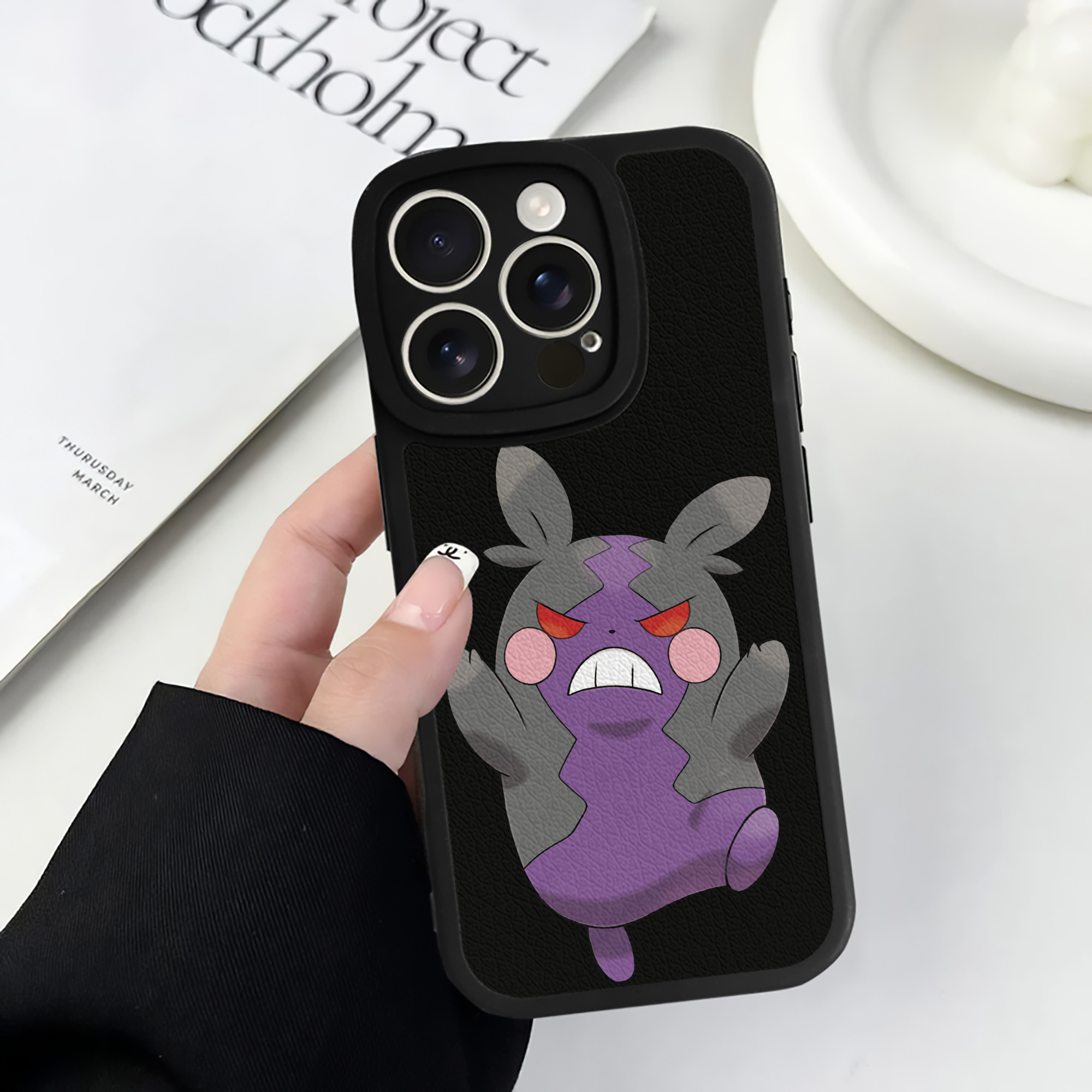 （画像用） ポケットモンスター Pokémon 【iPhone 16シリーズ対応】シリコンスマホケース（レザー調） 材質：シリコン